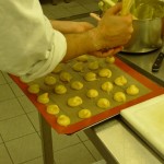 Formation des choux pour les profiteroles au fromage