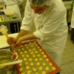 Formation des choux pour les profiteroles au fromage